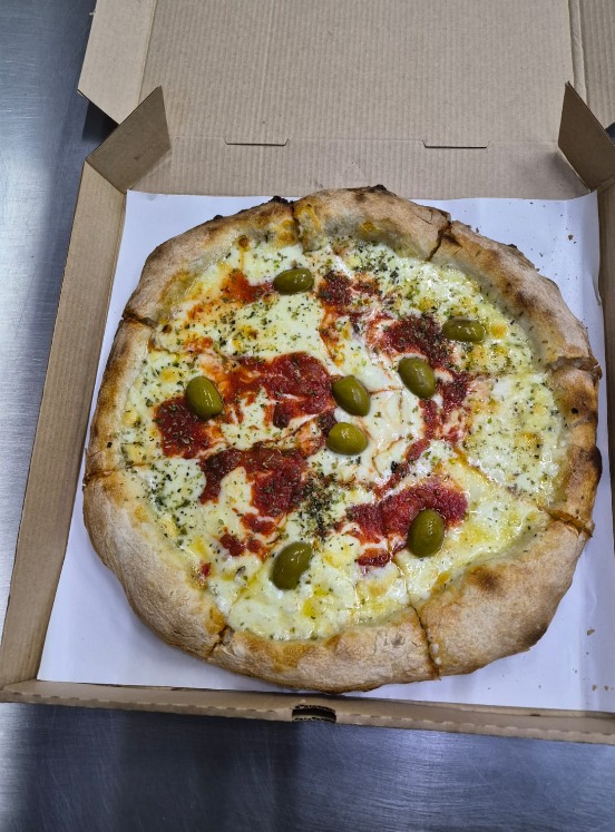 Pizza a la piedra de muzzarella
