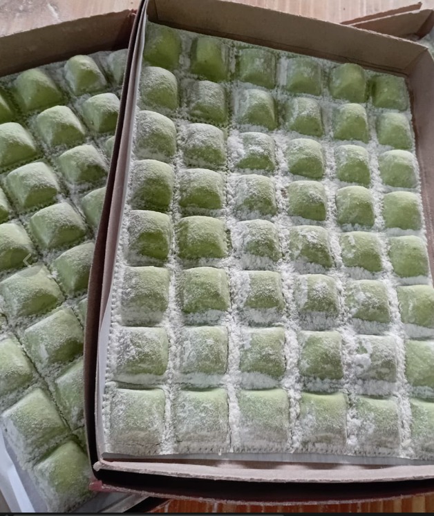 Ravioles de ricota, nuez y muzzarella